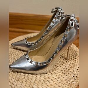 Bella Luna silver Stud Bowed Pointed Toe Stiletto Size 7